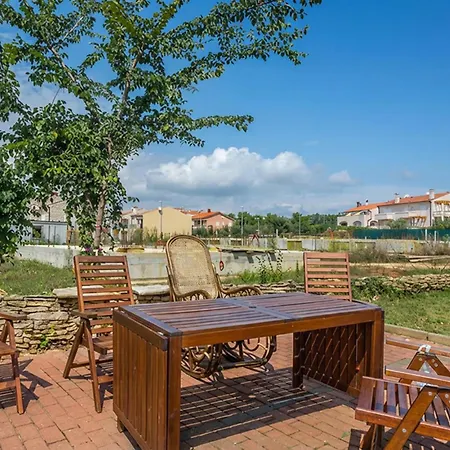 2 Bedroom Lovely In 梅杜林