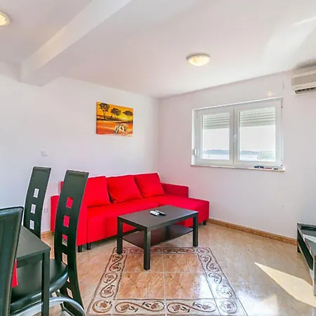 Schöne 2-zimmer-wohnung In Apartment Medulin