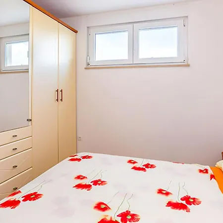 Schöne 2-zimmer-wohnung In *