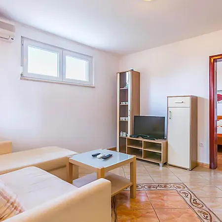 2 Bedroom Lovely In