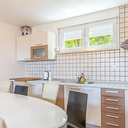 2 Bedroom Lovely In *