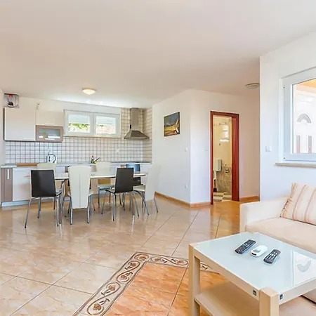 2 Bedroom Lovely In *